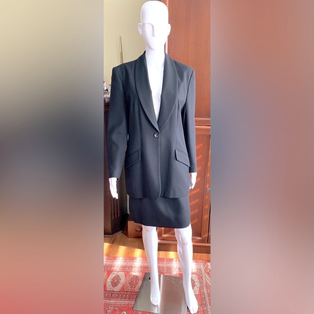 Long Black Blazer & mini skirt just over the knee 2 Pc suit single button US 10